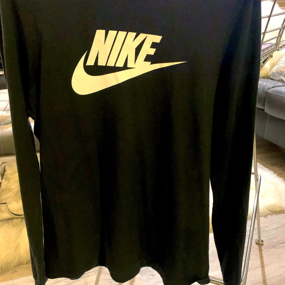 Men’s long sleeve Nike tee